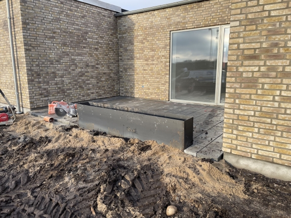 Terrasseopbygning med støttemur